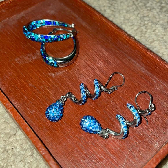 Set of 2 Blue Sparkly Earrings! - Picture 1 of 3